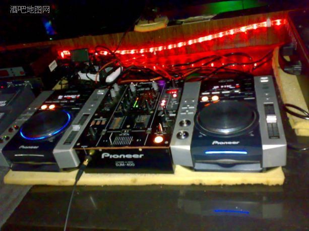 Оборудование для ночного клуба и DJ контроллер - 1