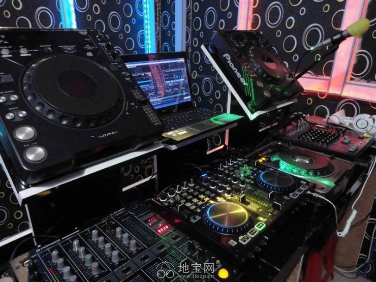 Оборудование для ночного клуба и DJ контроллер